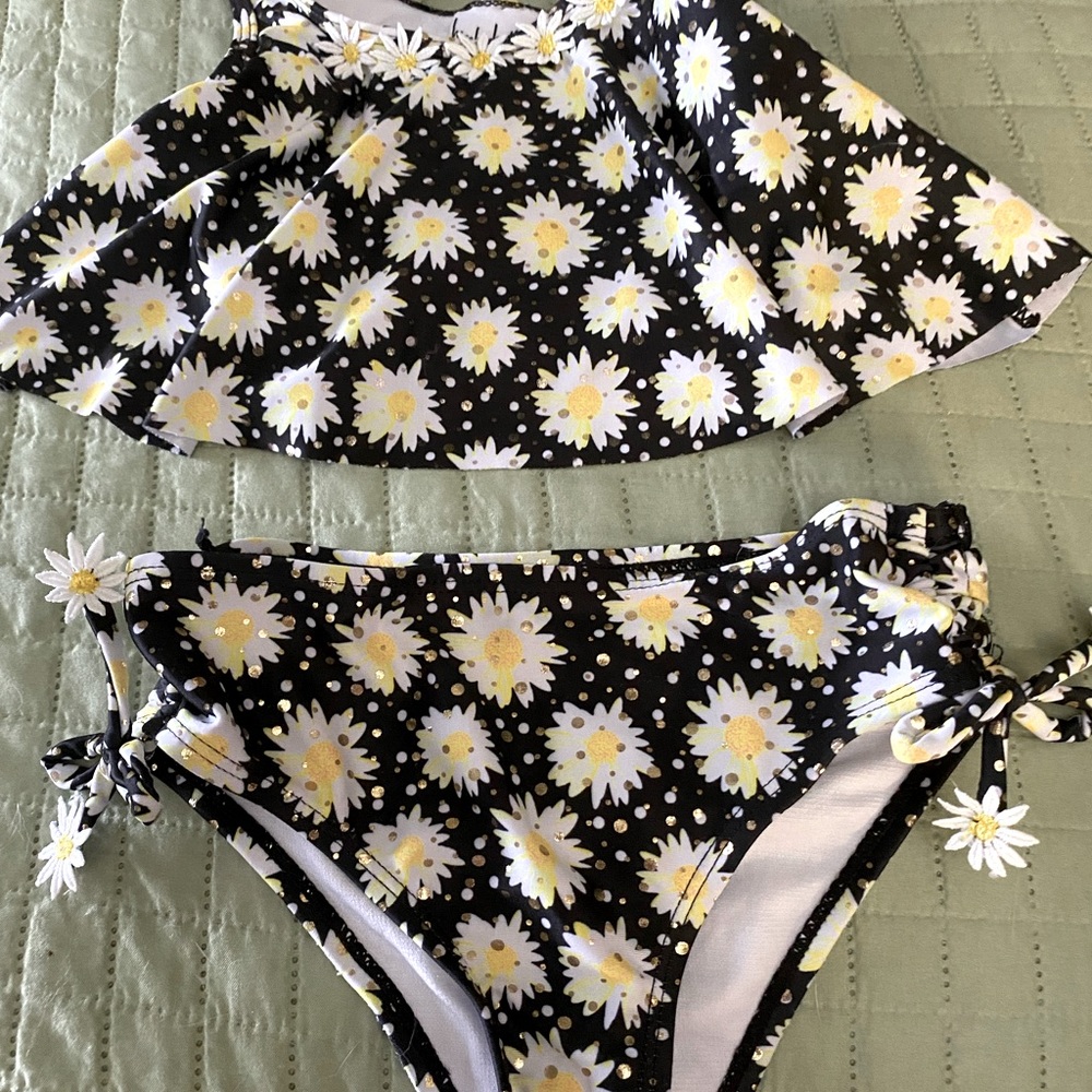 Girls 2 piece bathing suit.   Sz 6x